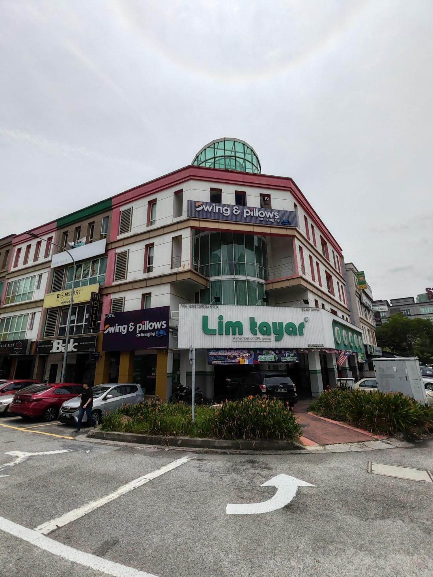 Pillows Plus Kota Damansara Exterior photo